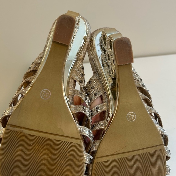 L’Amour Gold Open Toed Rhinestone Heels - Picture 5 of 7